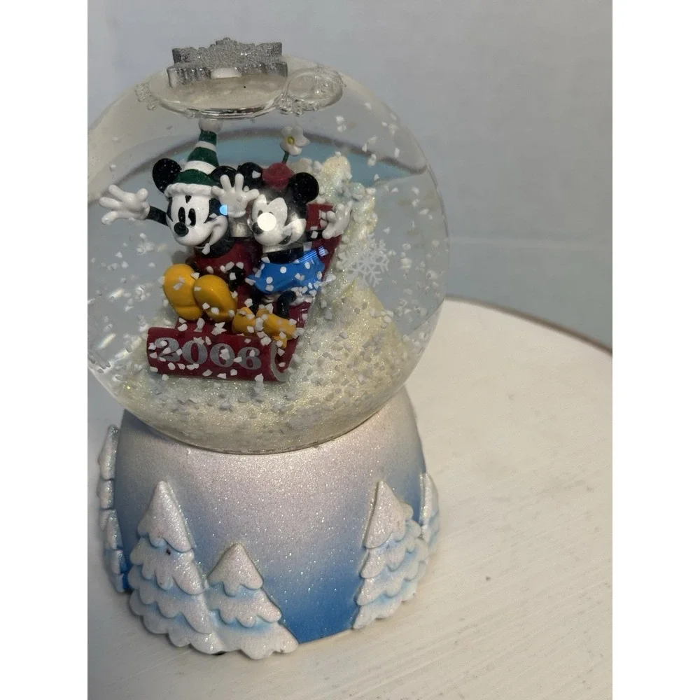 Sep13_7 Disney Mickey and Minnie Christmas Snowglobe‎ 2006 No Box